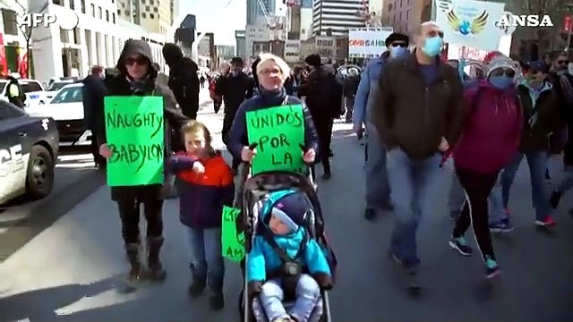 Canada, centinaia di persone protestano contro le restrizioni anti Covid