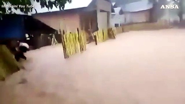 Indonesia, devastante alluvione si abbatte sull'isola: 44 morti