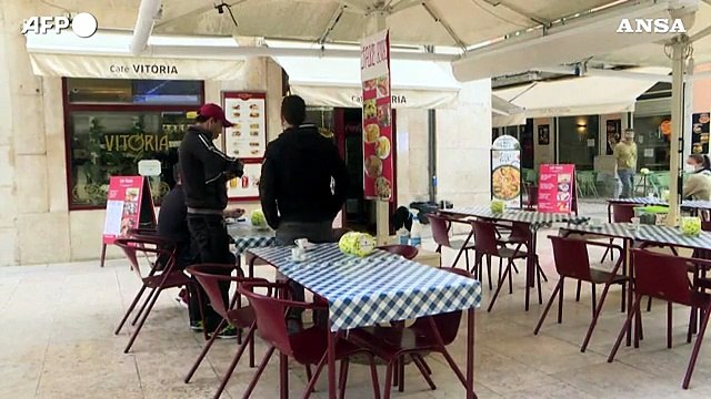 Covid, il Portogallo riapre le terrazze dei bar: si puo' consumare all'esterno