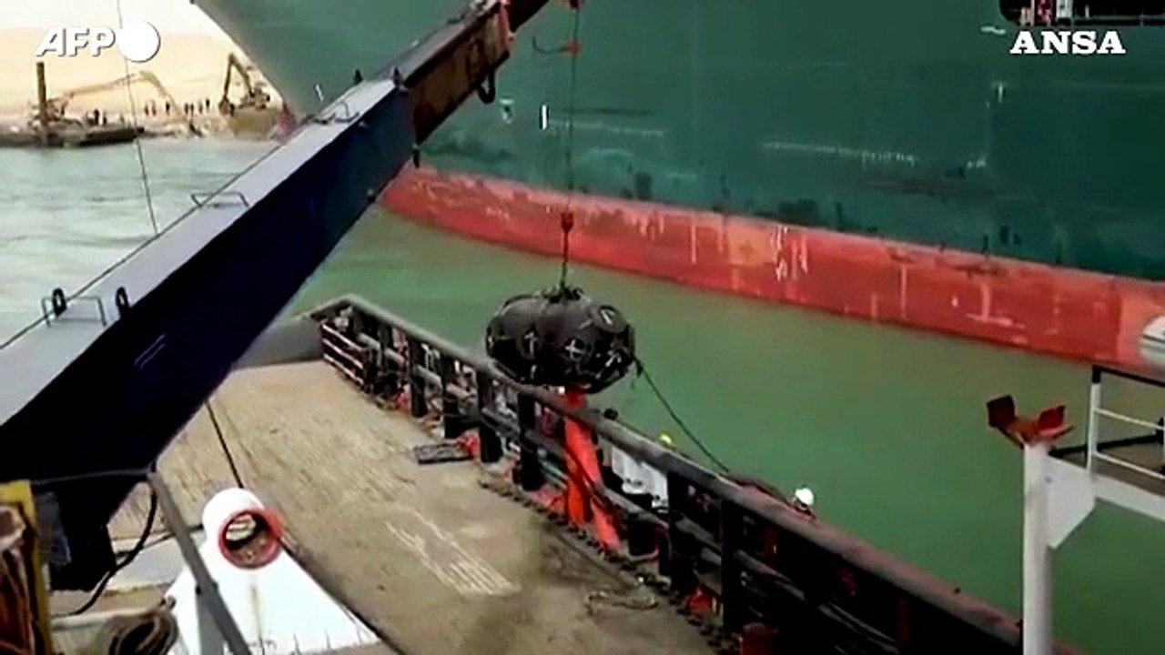 Blocco di Suez, armatori in fuga verso altre rotte