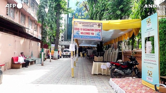 Covid, in India scarseggiano i vaccini mentre si toccano nuovi record di contagi