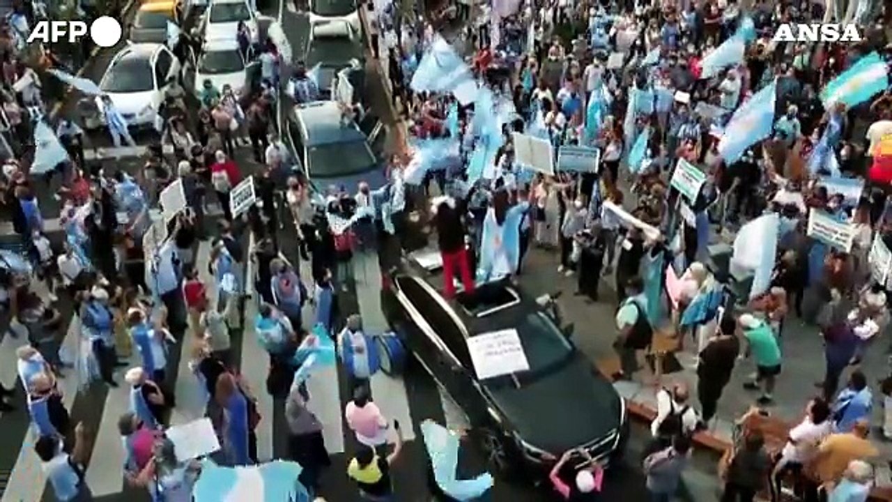 Covid, proteste a Buenos Aires contro nuove restrizioni