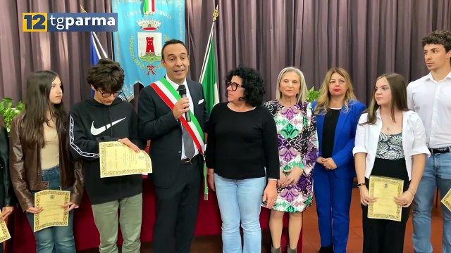 TORRILE, BORSE DI STUDIO PER GLI STUDENTI E FESTA CON I NONNI | TORRILE, BORSE DI STUDIO PER GLI STUDENTI E FESTA CON I NONNI