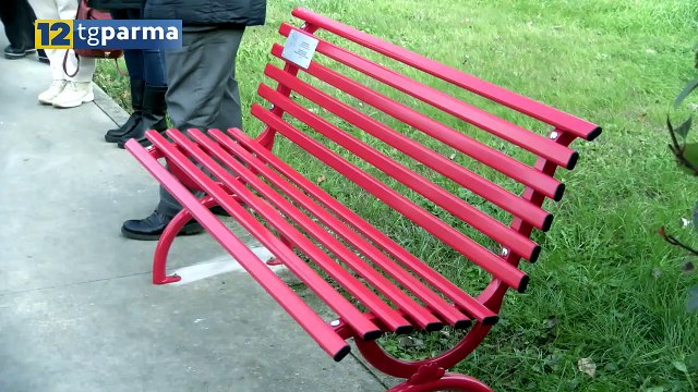 BASTA FEMMINICIDI: PANCHINA ROSSA INAUGRATA NEL QUARTIERE SPIP | BASTA FEMMINICIDI: PANCHINA ROSSA INAUGRATA NEL QUARTIERE SPIP