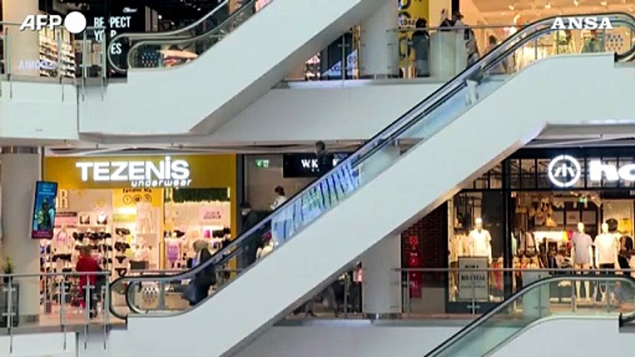 Covid, in Polonia riaprono i centri commerciali