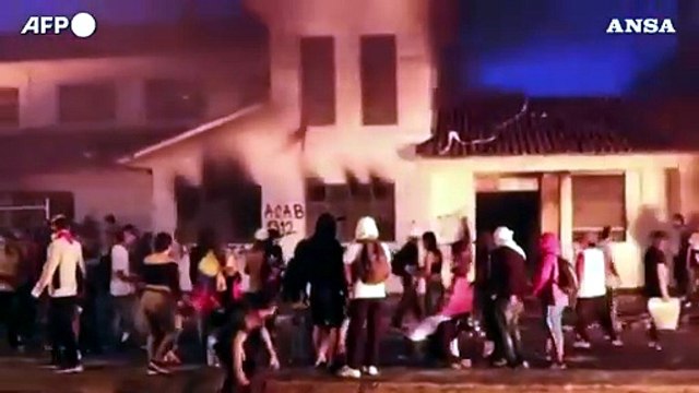 Colombia, scontri tra protestanti e polizia dopo la morte di una 17enne