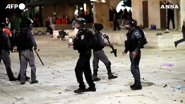 Israele, guerriglia urbana a Gerusalemme: oltre 170 feriti