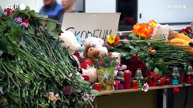 Russia, Kazan: memoriale per le vittime della sparatoria nella scuola