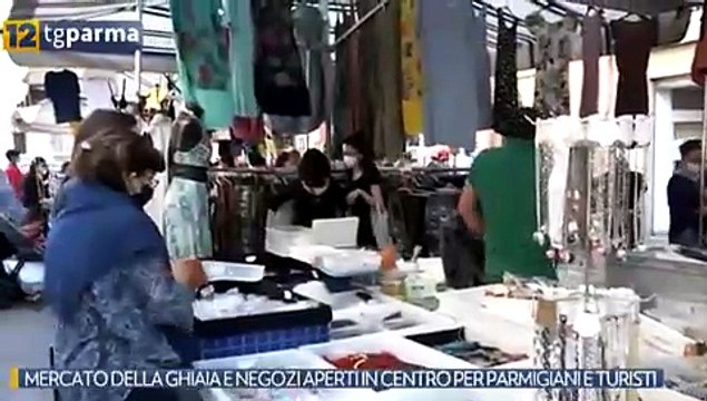 Mercato della Ghiaia e negozi aperti in centro per parmigiani e turisti
