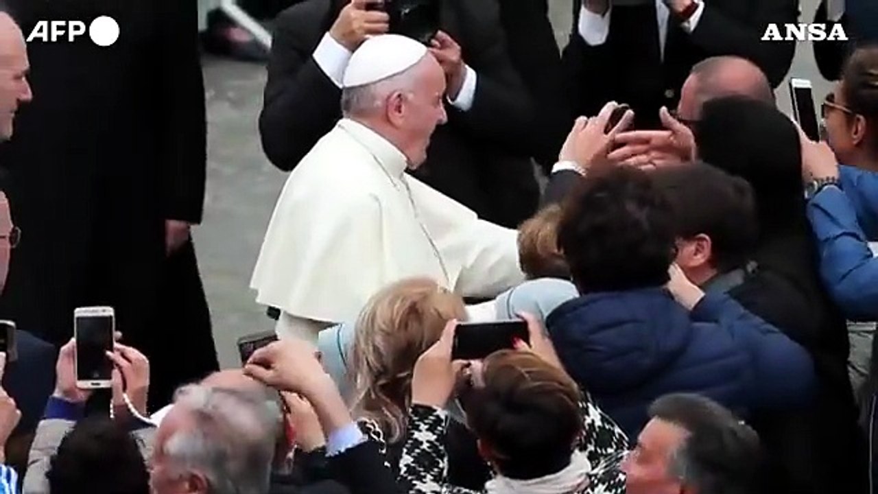Vaticano, il Papa rivoluziona il Sinodo: la parola a tutti i fedeli