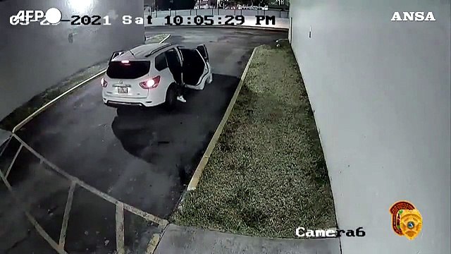 Sparatoria in Florida, i tre assalitori ripresi dalle telecamere di sorveglianza
