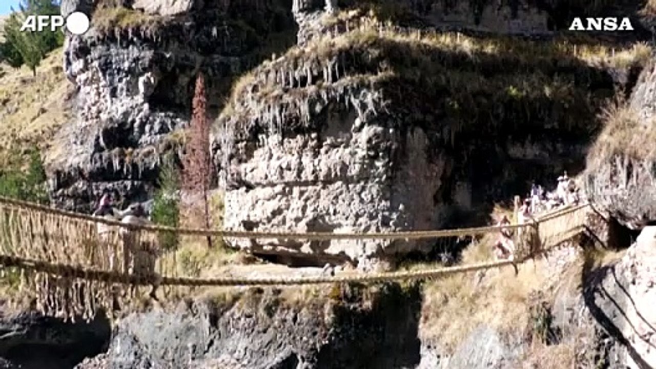 Peru', restaurato l'ultimo ponte Inca danneggiato durante la pandemia
