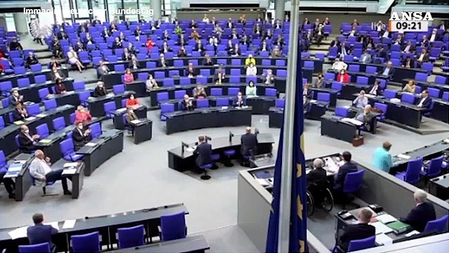 Germania, lungo applauso del Bundestag per l'ultimo discorso di Merkel