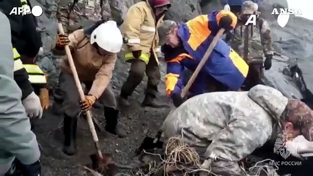 Aereo precipitato in Russia, recuperati i corpi di nove passeggeri