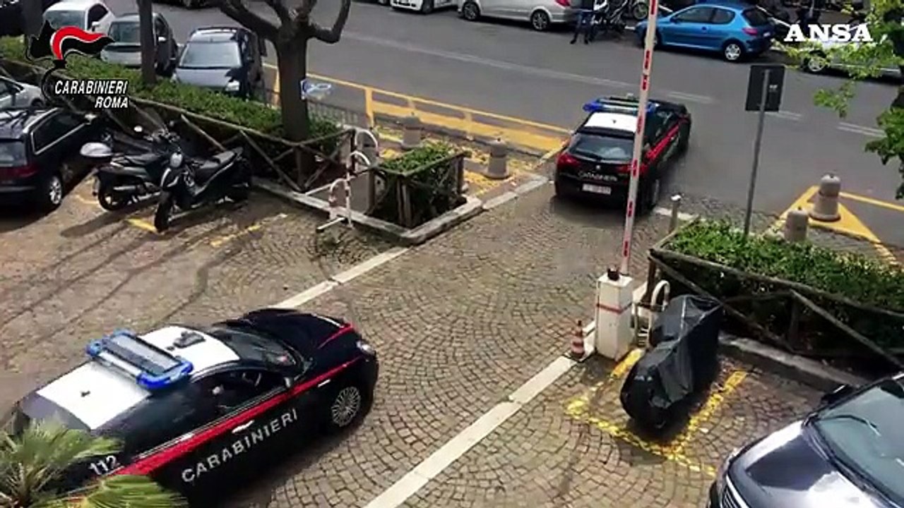 Roma, si fingeva un vigilante per rapinare le banche: arrestato