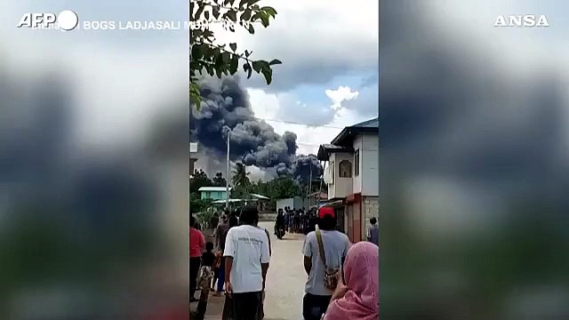 Filippine, aereo militare precipitato: almeno 29 morti