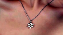 This Flower Necklace Is TOO Pretty 😍🌸