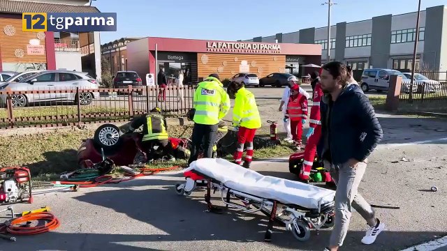 INCIDENTE TRA AUTO E CAMION SULLA VIA EMILIA: 22ENNE GRAVE | INCIDENTE TRA AUTO E CAMION SULLA VIA EMILIA: 22ENNE GRAVE