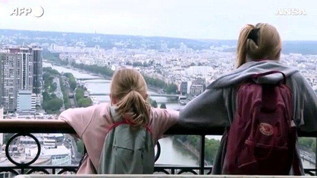 Parigi, dopo otto mesi e mezzo riapre la Tour Eiffel
