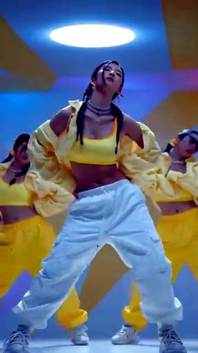 AI K-pop: Yellow Squad to Solo Black Fit 🔥 0.9s Pe Look Change #focus #respect #skills #smooth