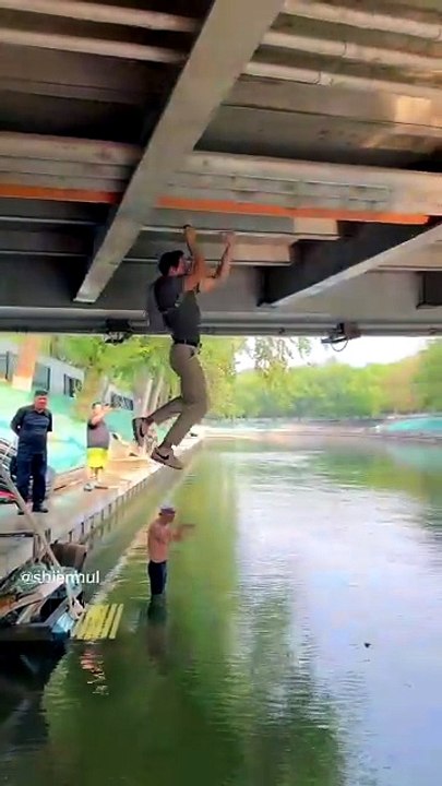 Epic Bridge Climb: Don't Look Down!
