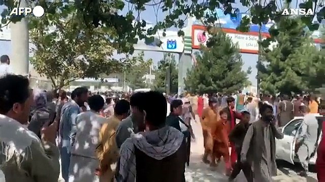 Afghanistan: Angela Merkel apre ad accoglienza controllata rifugiati vulnerabili