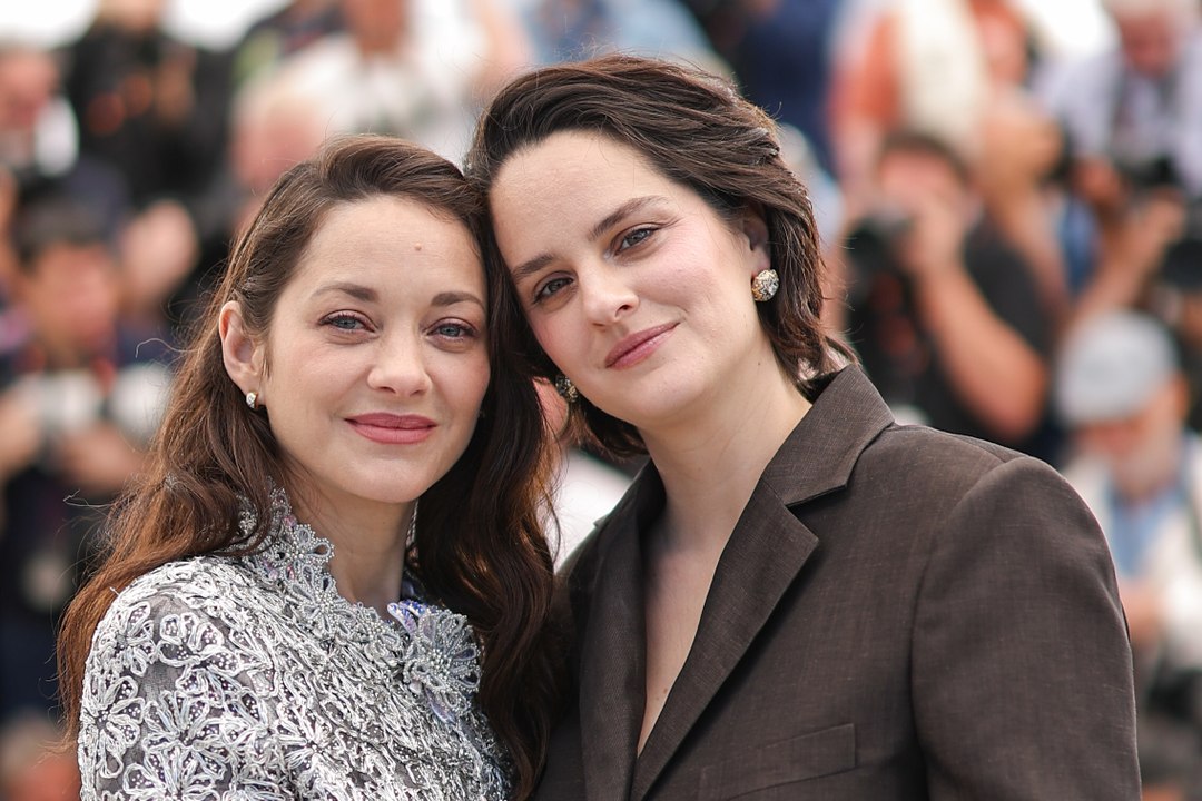 Noémie Merlant raconte sa rencontre avec Marion Cotillard : "On a eu du temps pour se découvrir et s'aimer"