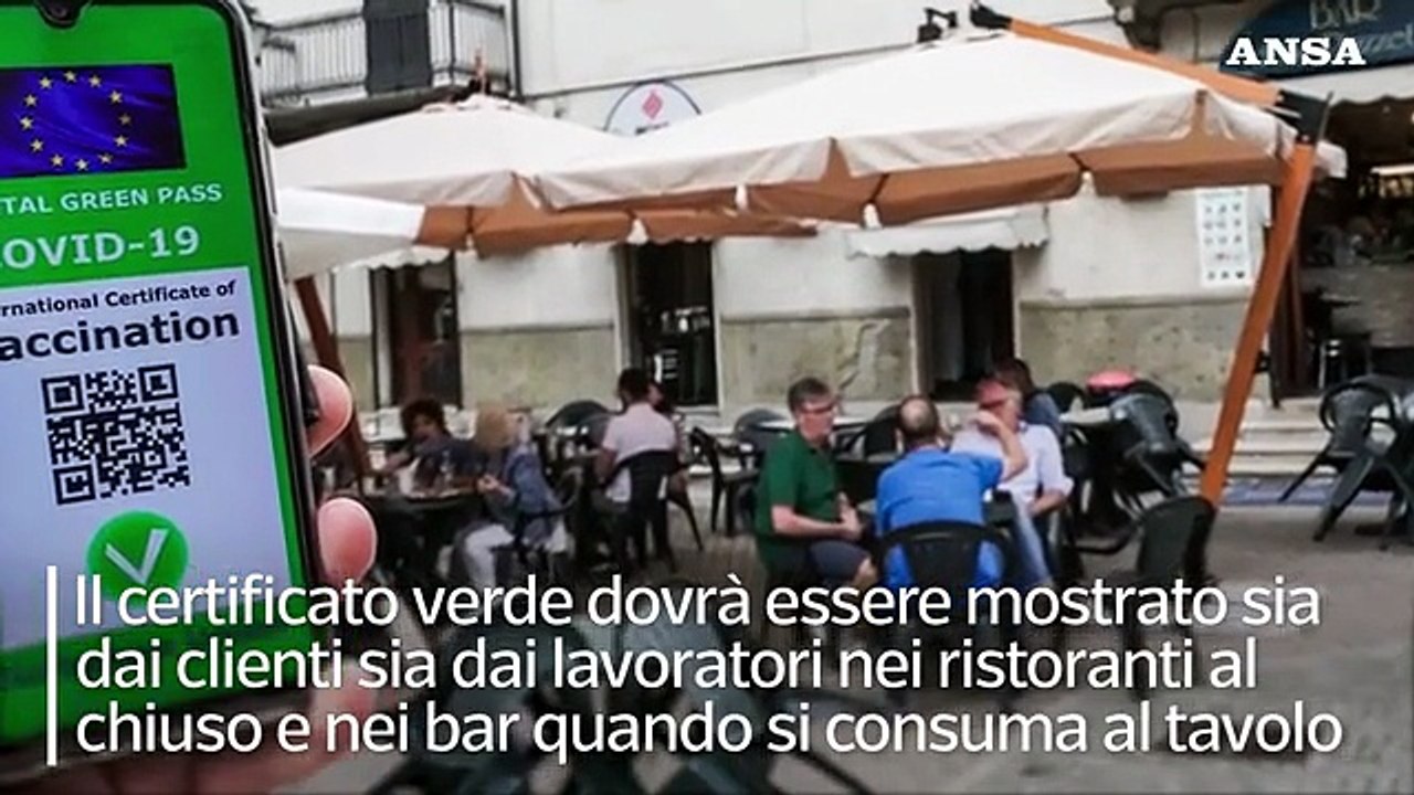 Green pass obbligatorio per ristoranti al chiuso, spettacoli e sport