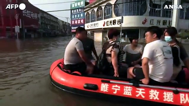 Cina, acquazzoni torrenziali e inondazioni: oltre 300 vittime