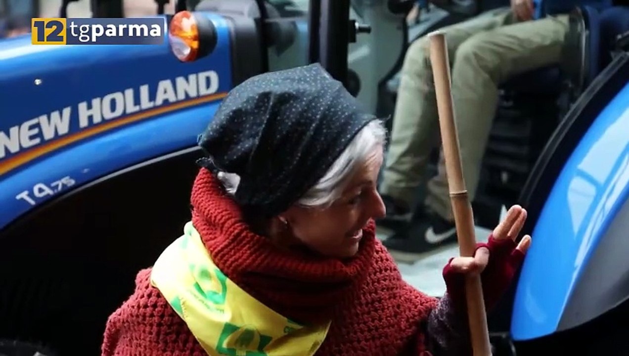 VISITA DELLA BEFANA AL MERCATO CONTADINO IN GHIAIA | VISITA DELLA BEFANA AL MERCATO CONTADINO IN GHIAIA