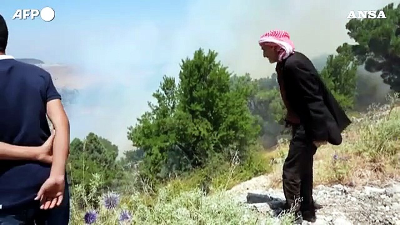 Libano, dilagano gli incendi: vittima un ragazzo di 15 anni