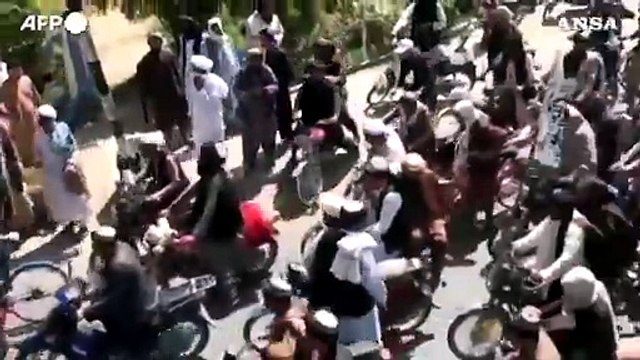 Afghanistan, Talebani in festa a Kandahar dopo la partenza delle truppe Usa