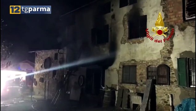 INCENDIO PIANTONE DI LESIGNANO, DISTRUTTA UNA CASA: 115 AL LAVORO DIECI ORE | INCENDIO PIANTONE DI LESIGNANO, DISTRUTTA UNA CASA: 115 AL LAVORO DIECI ORE