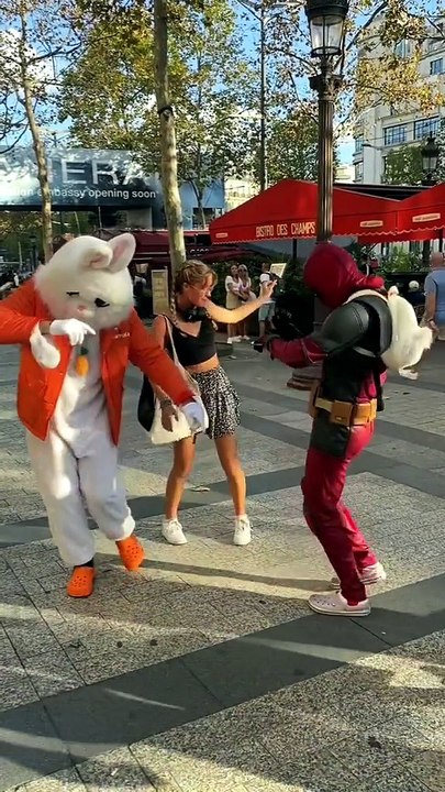 Ce clip restera dans les annales  surtout celui de lapinou !