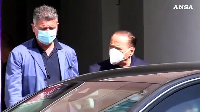 Silvio Berlusconi dimesso dall'ospedale San Raffaele di Milano