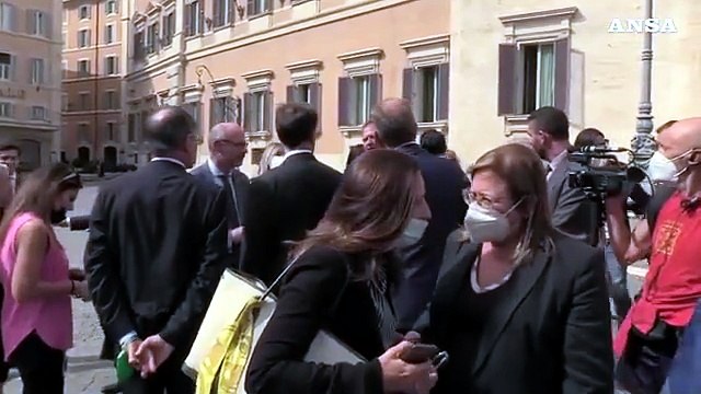 Flash mob di FdI a Montecitorio: Lamorgese si scusi e si dimetta