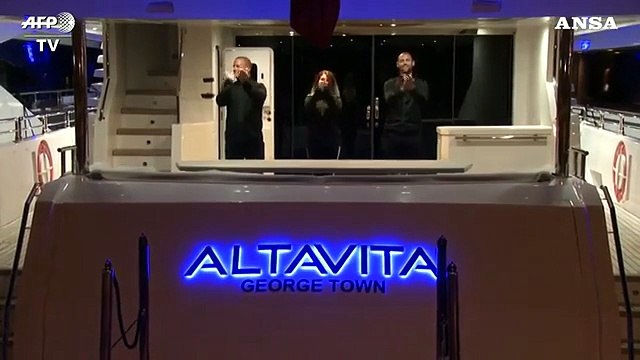 Coronavirus, a Nizza i clacson degli yacht omaggiano medici e infermieri