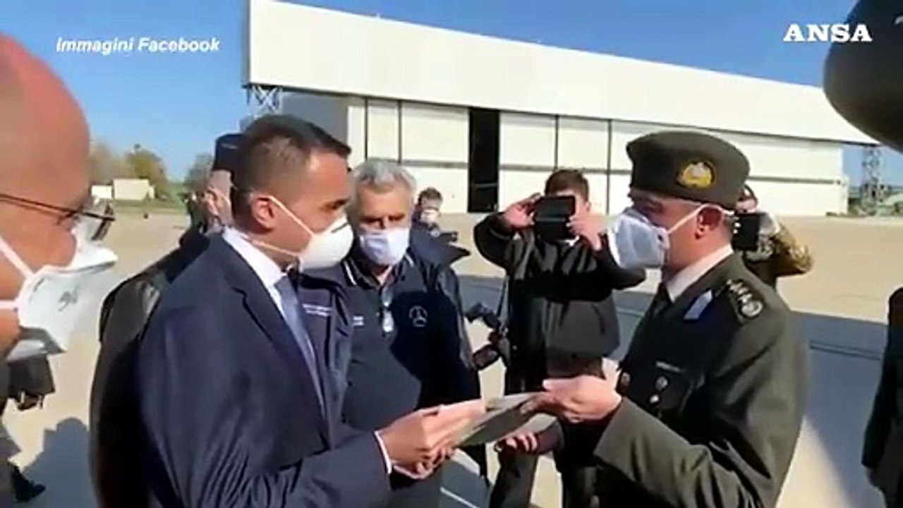 Coronavirus, Di Maio accoglie gli aiuti arrivati dalla Turchia