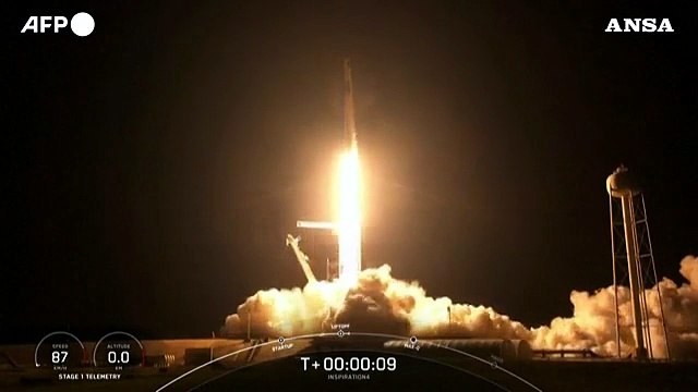 SpaceX, il lancio del Falcon 9: primo volo spaziale con solo civili a bordo