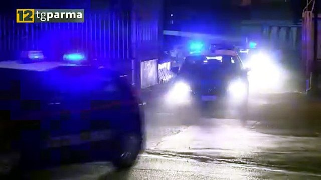 TENTA LA FUGA IN AUTO: ERA IN POSSESSO DI COLTELLI E DI UN MANGANELLO: DENUNCIATO | TENTA LA FUGA IN AUTO: ERA IN POSSESSO DI COLTELLI E DI UN MANGANELLO: DENUNCIATO