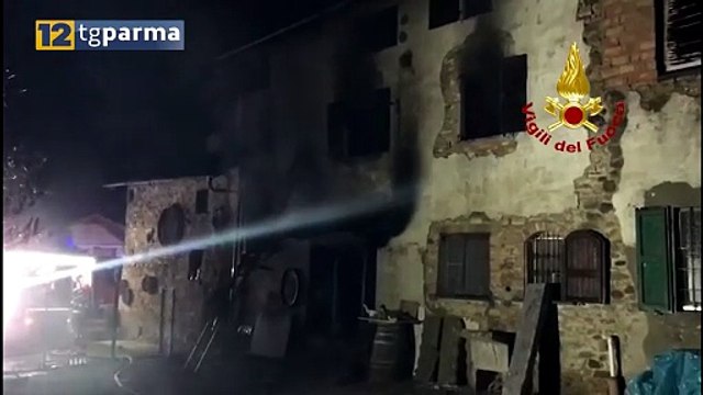 INCENDIO PIANTONE DI LESIGNANO, DISTRUTTA UNA CASA: 115 AL LAVORO DIECI ORE | INCENDIO PIANTONE DI LESIGNANO, DISTRUTTA UNA CASA: 115 AL LAVORO DIECI ORE