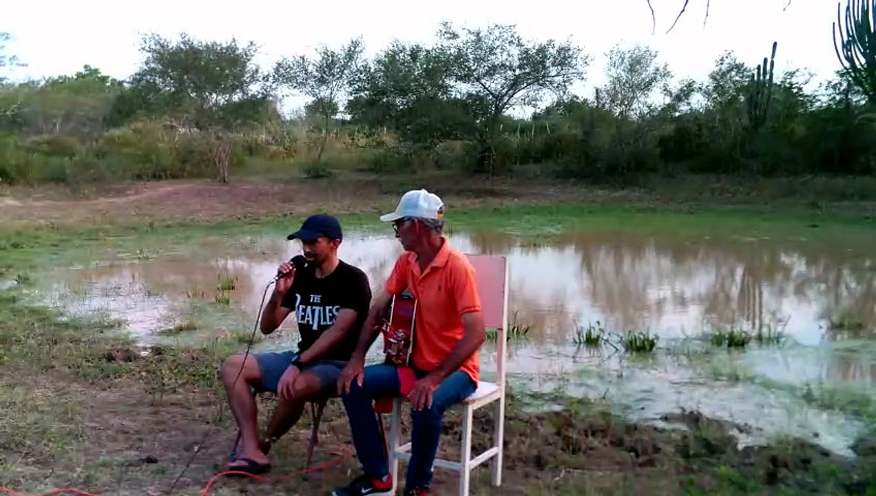 ZÉ ARGOLO COMENTA QUE SEU INÍCIO NA MÚSICA FOI CANTANDO TOADAS E VAQUEJADAS