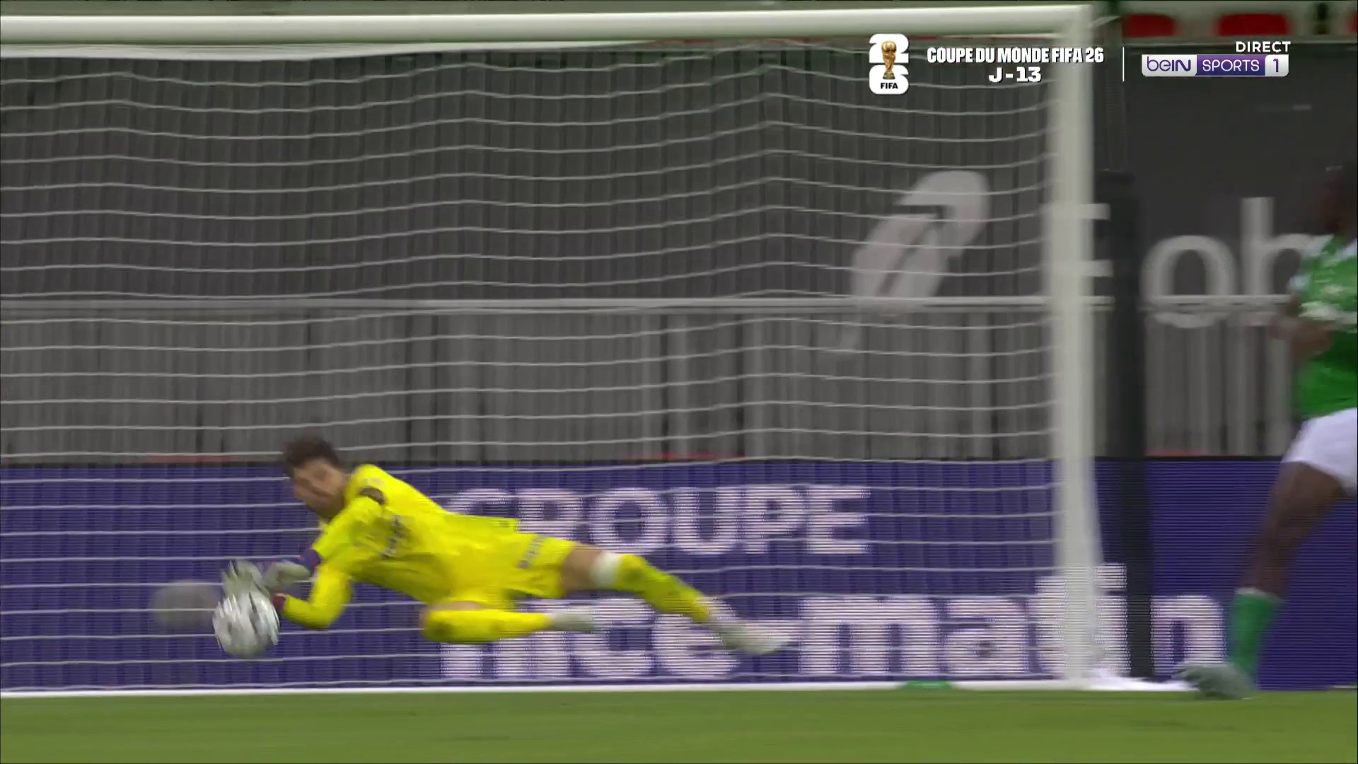 Barrages L1/L2 : Larsonneur préserve les Verts du break avec un double arrêt !