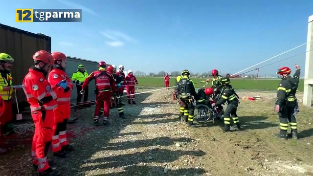 FIDENZA, MAXI ESERCITAZIONE: SIMULATO IL CROLLO DI UNA PALAZZINA | FIDENZA, MAXI ESERCITAZIONE: SIMULATO IL CROLLO DI UNA PALAZZINA