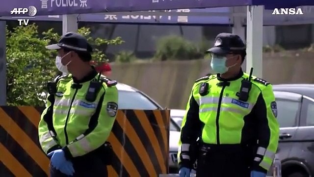 Coronavirus, a Wuhan si allentano le restrizioni per uscire dalla citta'