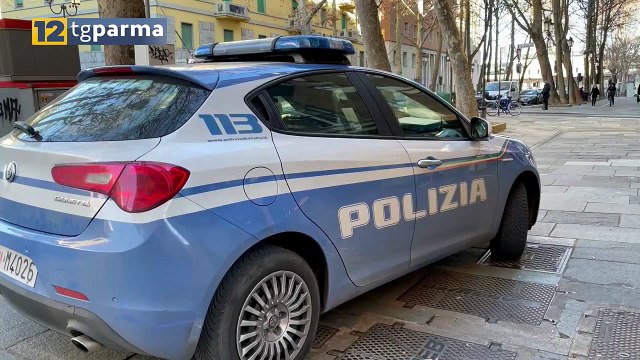 VIA VERDI: RUBA AL MARKET, VIENE SCOPERTO E SPINTONA LA GUARDIA | VIA VERDI: RUBA AL MARKET, VIENE SCOPERTO E SPINTONA LA GUARDIA