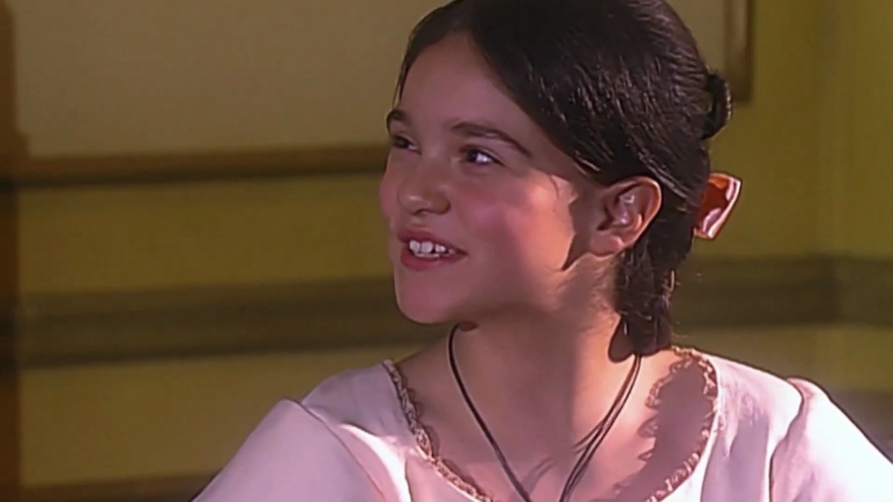 Isaura crece protegida y casi una hija de Gertrudis pero aún es esclava | La Esclava Isaura - Capitulo 01