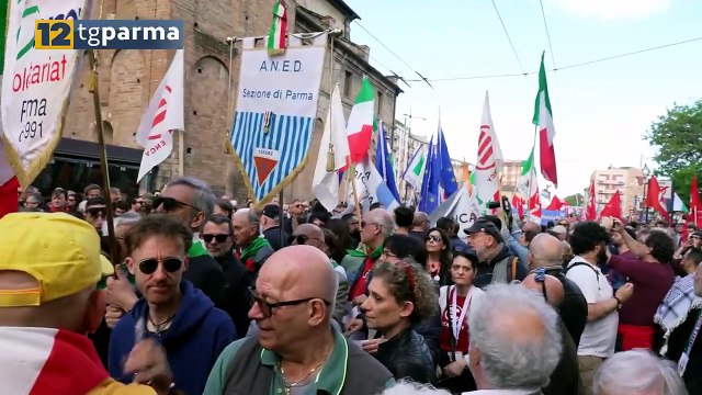 STRISCIONE BRIGATA EBRAICA E BANDIERE PALESTINESI: TENSIONE ALL'INIZIO DEL CORTEO | STRISCIONE BRIGATA EBRAICA E BANDIERE PALESTINESI: TENSIONE ALL'INIZIO DEL CORTEO