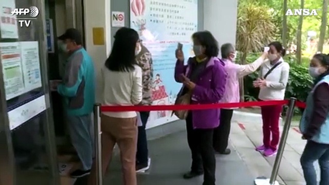 Coronavirus, a Taiwan arrivano i distributori automatici di mascherine