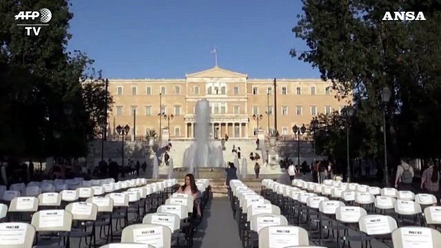 Coronavirus, ristoratori greci aderiscono al movimento Sedie vuote